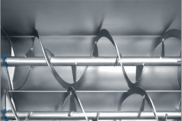 Vasca con eliche di miscelazione nei miscelatori seydelmann