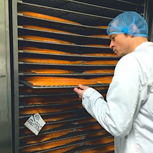 Carrello con salmone nel forno a flusso orizzontale Reich