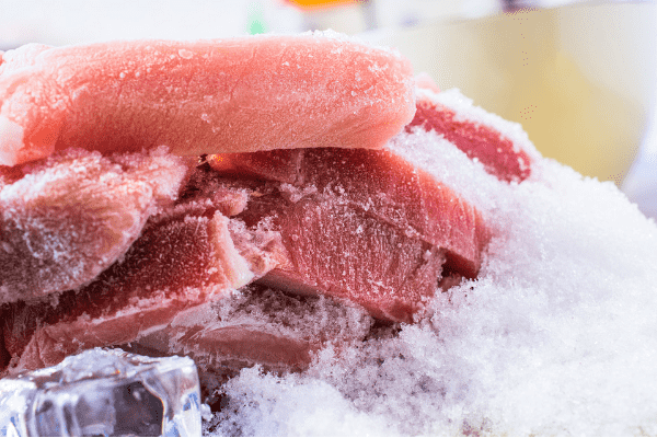 fette di carne congelata